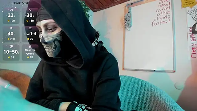 Snapshot of cos_operator chatting on October 28, 2025, 8:00 pm cos operator online show from October 28, 2025, 8:00 pm