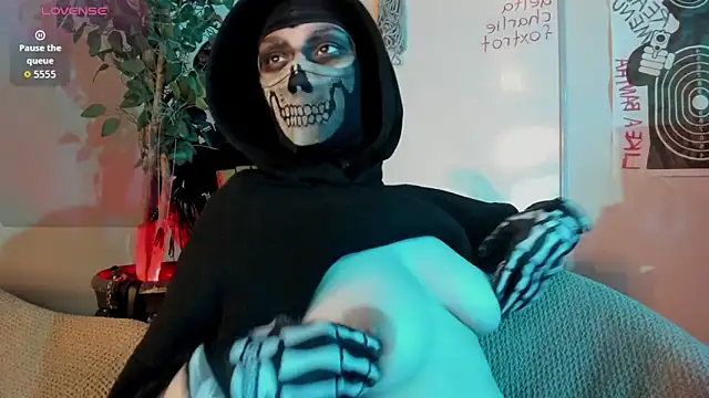 Snapshot of cos_operator chatting on November 7, 2025, 7:47 pm cos operator online show from November 7, 2025, 7:47 pm