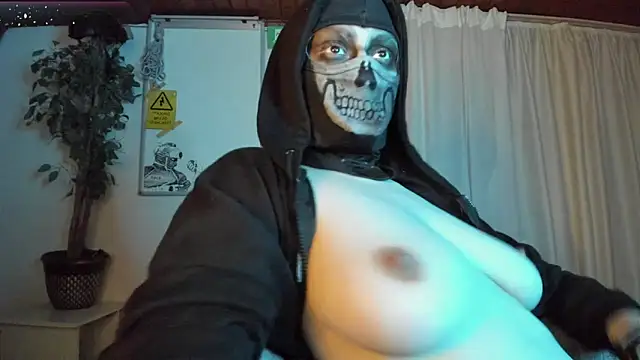 Snapshot of cos_operator chatting on April 3, 2026, 7:12 pm cos operator online show from April 3, 2026, 7:12 pm