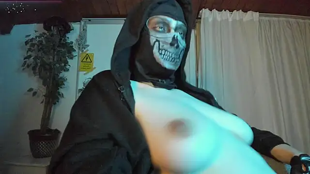 Snapshot of cos_operator chatting on April 25, 2026, 7:44 pm cos operator online show from April 25, 2026, 7:44 pm