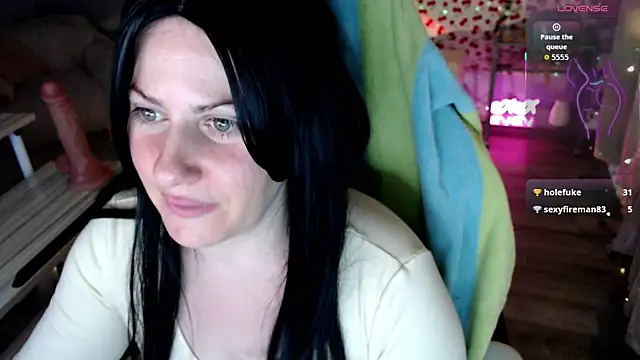 Snapshot of BellaStar84 chatting on May 22, 2026, 8:21 am BellaStar84 online show from May 22, 2026, 8:21 am