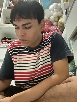 yue014 online show from May 8, 2026, 4:07 am