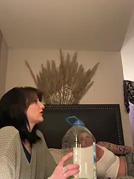 Snapshot of 2brokegirlz chatting on March 11, 2025, 6:00 am 2brokegirlz online show from March 11, 2025, 6:00 am