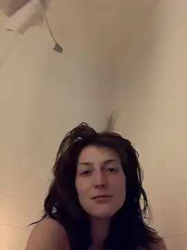 Snapshot of 2brokegirlz chatting on March 14, 2025, 7:04 am 2brokegirlz online show from March 14, 2025, 7:04 am