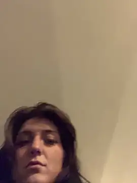 Snapshot of 2brokegirlz chatting on March 17, 2025, 7:24 am 2brokegirlz online show from March 17, 2025, 7:24 am