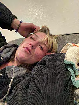 Snapshot of 2brokegirlz chatting on September 9, 2025, 9:09 am 2brokegirlz online show from September 9, 2025, 9:09 am