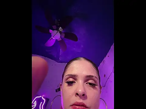 Snapshot of LoganPeny chatting on March 23, 2026, 4:38 am LoganPeny online show from March 23, 2026, 4:38 am