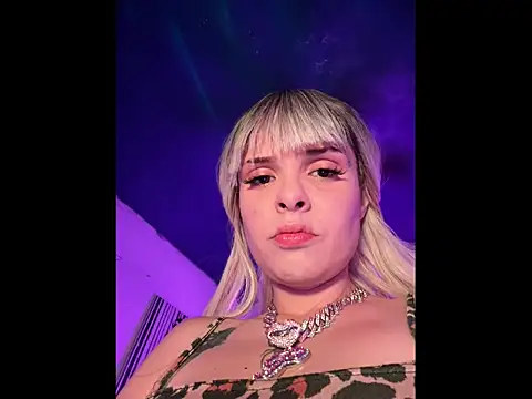 Snapshot of LoganPeny chatting on April 6, 2026, 2:42 am LoganPeny online show from April 6, 2026, 2:42 am