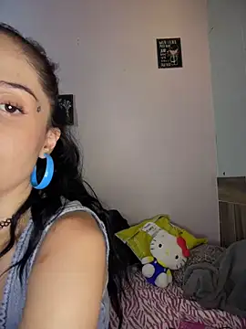 Snapshot of LoganPeny chatting on June 3, 2026, 4:26 am LoganPeny online show from June 3, 2026, 4:26 am