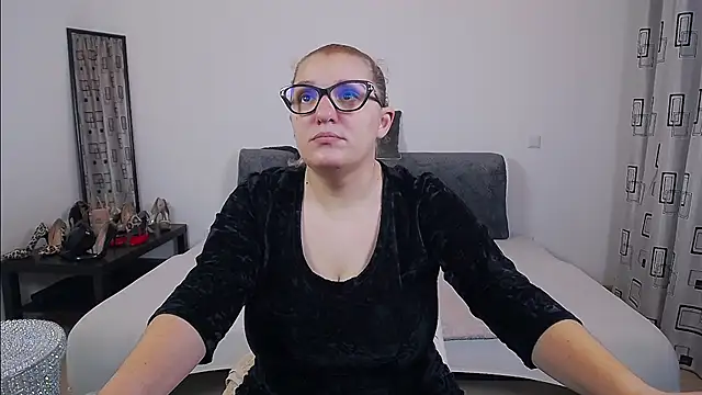 Snapshot of SharronAlexa chatting on November 14, 2025, 12:26 pm SharronAlexa online show from November 14, 2025, 12:26 pm