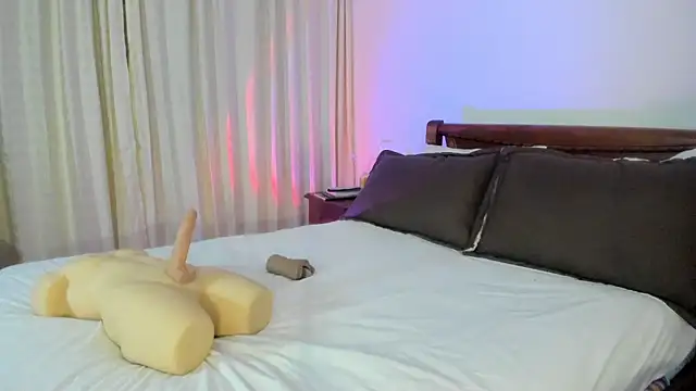 Snapshot of Hat_girl chatting on September 30, 2025, 4:17 am Hat girl online show from September 30, 2025, 4:17 am