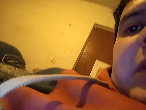 Snapshot of Riverict0r chatting on March 12, 2025, 3:35 am Riverict0r online show from March 12, 2025, 3:35 am