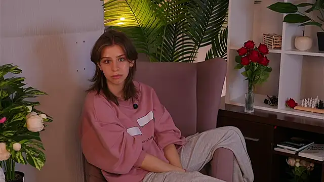 Snapshot of NormaCusson chatting on March 14, 2025, 5:35 pm NormaCusson online show from March 14, 2025, 5:35 pm