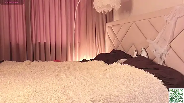 Snapshot of NormaCusson chatting on November 1, 2025, 7:10 am NormaCusson online show from November 1, 2025, 7:10 am