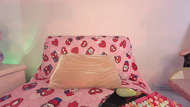 Snapshot of kitty-kryss chatting on May 8, 2026, 6:46 pm kitty-kryss online show from May 8, 2026, 6:46 pm
