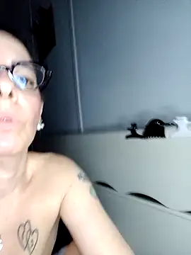 Snapshot of Ginevra_75 chatting on December 1, 2025, 10:15 pm Ginevra 75 online show from December 1, 2025, 10:15 pm