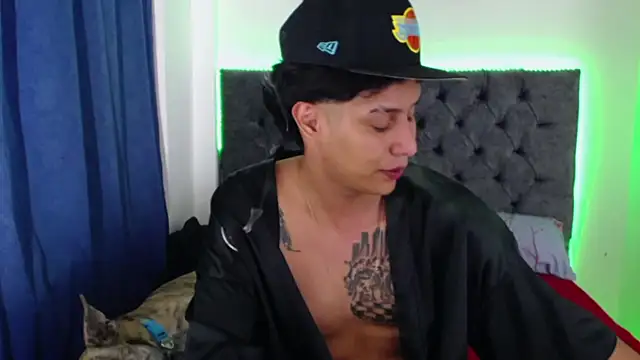 Snapshot of Stone_grey1_ chatting on October 24, 2025, 3:03 am Stone grey1 online show from October 24, 2025, 3:03 am