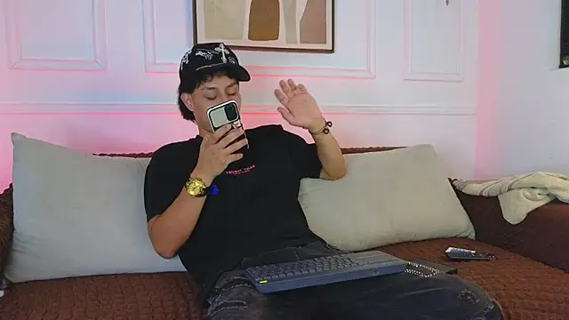 Snapshot of Stone_grey1_ chatting on July 8, 2026, 1:32 am Stone grey1 online show from July 8, 2026, 1:32 am