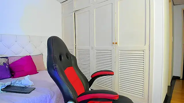 Snapshot of Zaira_Angel chatting on November 12, 2025, 4:13 am Zaira Angel online show from November 12, 2025, 4:13 am