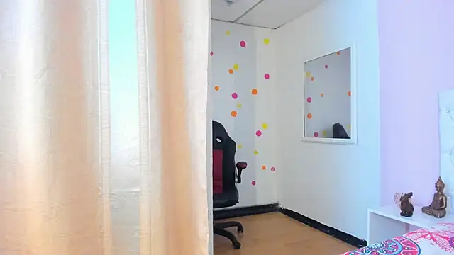 Snapshot of Zaira_Angel chatting on November 28, 2025, 3:31 am Zaira Angel online show from November 28, 2025, 3:31 am