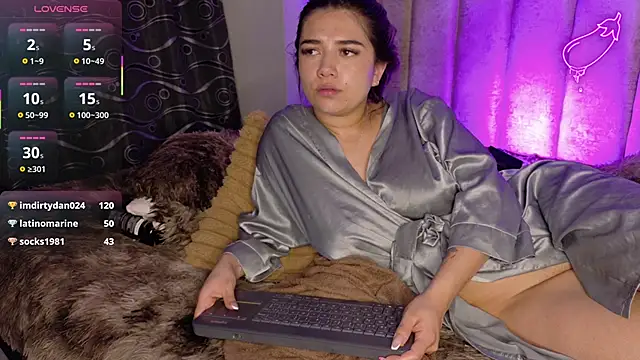 natasha  black online show from December 19, 2025, 7:26 am