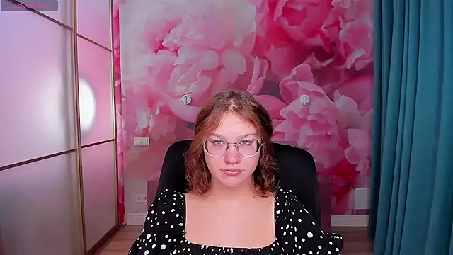 AngelinaLow online show from October 8, 2025, 11:30 am