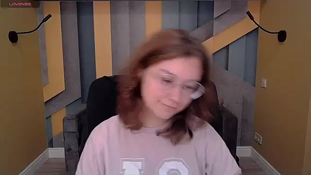 AngelinaLow online show from November 16, 2025, 6:41 am