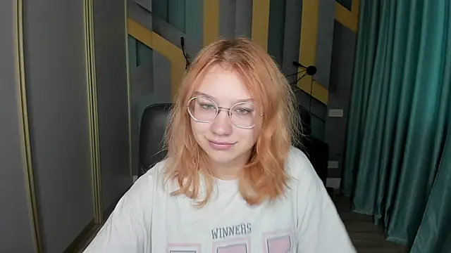 AngelinaLow online show from December 22, 2025, 12:24 pm