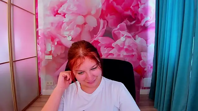 Snapshot of AngelinaLow chatting on June 1, 2026, 11:34 am AngelinaLow online show from June 1, 2026, 11:34 am