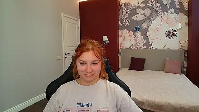 Snapshot of AngelinaLow chatting on June 5, 2026, 11:27 am AngelinaLow online show from June 5, 2026, 11:27 am