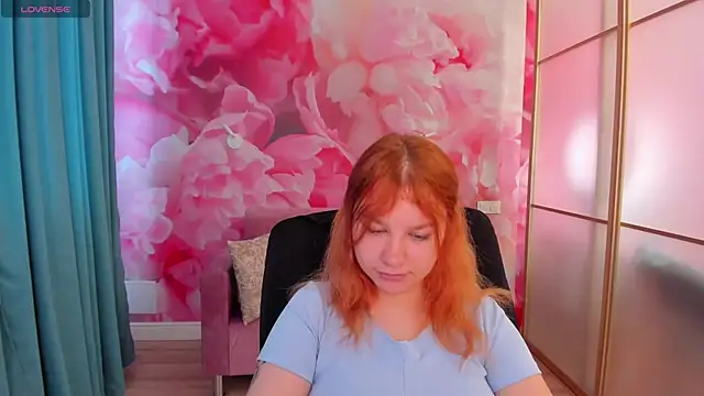 Snapshot of AngelinaLow chatting on June 14, 2026, 5:31 am AngelinaLow online show from June 14, 2026, 5:31 am
