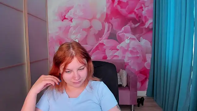 Snapshot of AngelinaLow chatting on June 16, 2026, 11:24 am AngelinaLow online show from June 16, 2026, 11:24 am