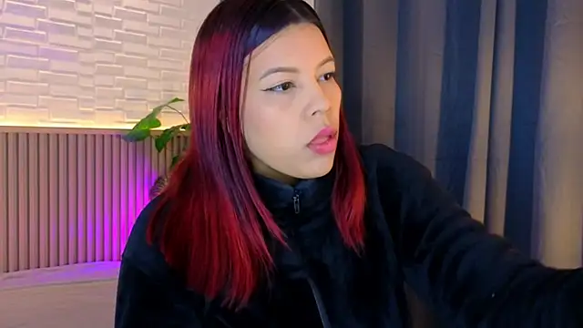 Snapshot of TiffanyWalk chatting on November 11, 2025, 10:48 am TiffanyWalk online show from November 11, 2025, 10:48 am