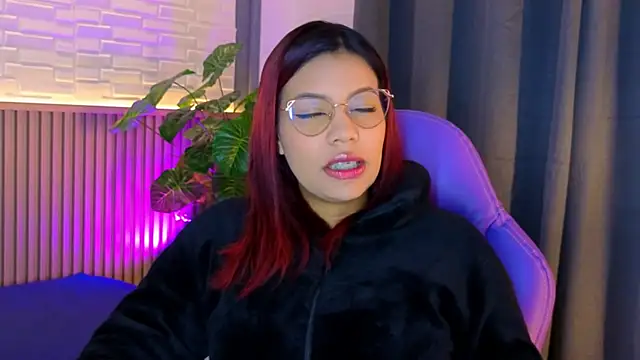 Snapshot of TiffanyWalk chatting on November 12, 2025, 10:48 am TiffanyWalk online show from November 12, 2025, 10:48 am