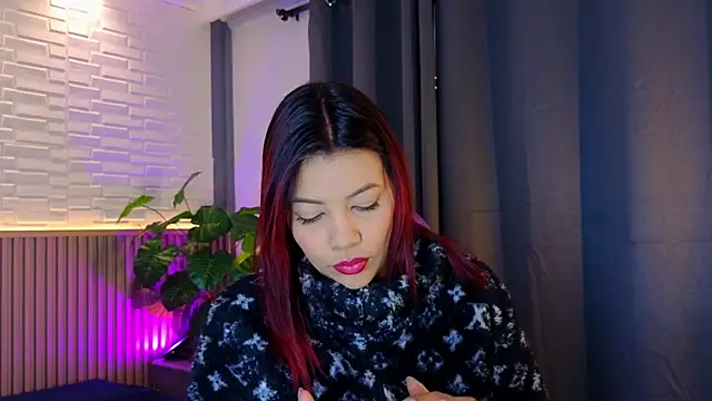 Snapshot of TiffanyWalk chatting on November 18, 2025, 10:52 am TiffanyWalk online show from November 18, 2025, 10:52 am