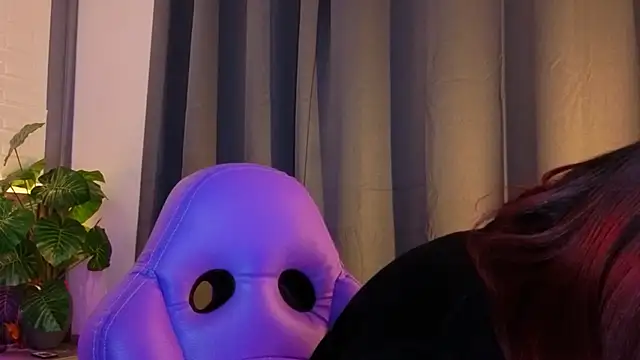 Snapshot of TiffanyWalk chatting on November 22, 2025, 10:58 am TiffanyWalk online show from November 22, 2025, 10:58 am