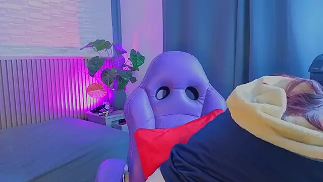 TiffanyWalk online show from February 24, 2026, 1:53 pm