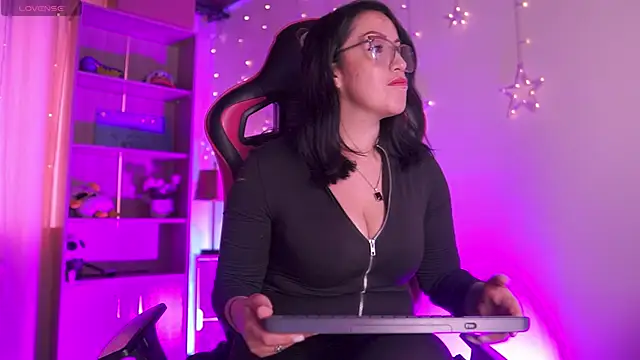 Madison Mayer online show from March 10, 2026, 12:54 pm