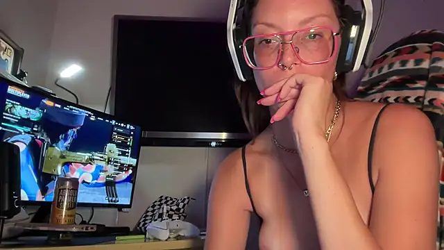 Snapshot of SpaceCowWhore chatting on September 12, 2025, 1:38 am SpaceCowWhore online show from September 12, 2025, 1:38 am