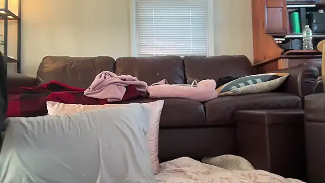 Snapshot of SpaceCowWhore chatting on October 1, 2025, 12:11 pm SpaceCowWhore online show from October 1, 2025, 12:11 pm