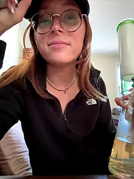 Snapshot of SpaceCowWhore chatting on October 9, 2025, 4:27 pm SpaceCowWhore online show from October 9, 2025, 4:27 pm