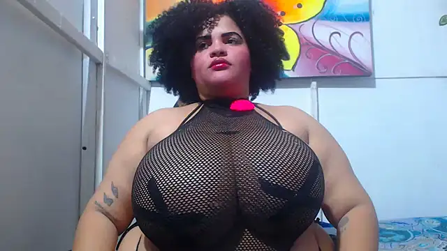 latina bigboos25 online show from May 12, 2026, 2:08 am