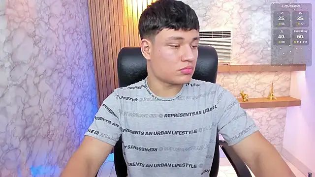 Snapshot of AndrewPeach_ chatting on September 8, 2025, 7:57 pm AndrewPeach online show from September 8, 2025, 7:57 pm