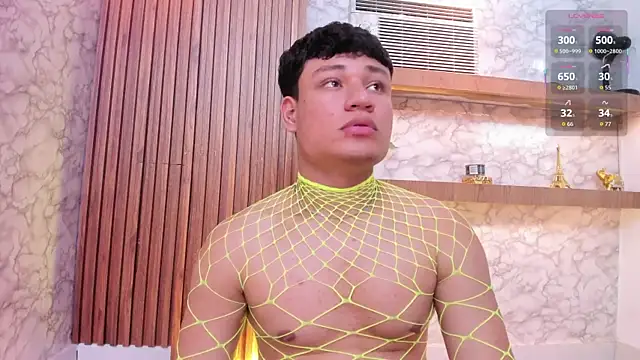 Snapshot of AndrewPeach_ chatting on September 24, 2025, 8:34 pm AndrewPeach online show from September 24, 2025, 8:34 pm