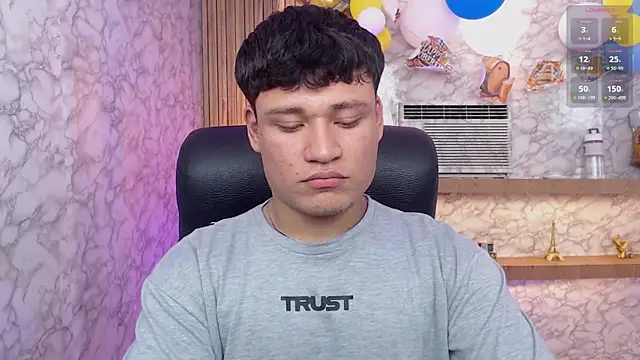 Snapshot of AndrewPeach_ chatting on October 1, 2025, 8:48 pm AndrewPeach online show from October 1, 2025, 8:48 pm