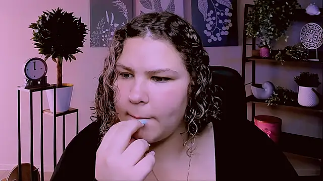 Snapshot of FlorenceAnderson chatting on September 10, 2025, 9:09 am FlorenceAnderson online show from September 10, 2025, 9:09 am