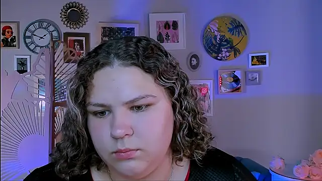 Snapshot of FlorenceAnderson chatting on September 16, 2025, 8:59 am FlorenceAnderson online show from September 16, 2025, 8:59 am