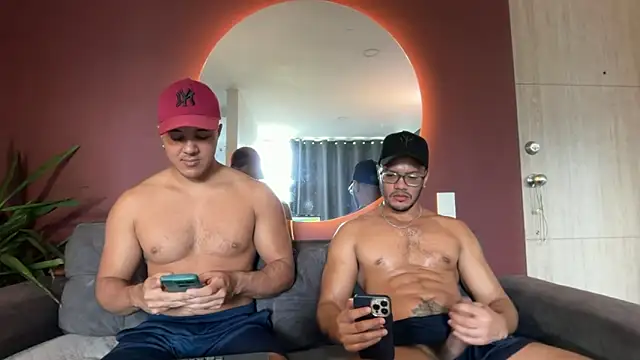 Snapshot of highlatin_guysoficial chatting on May 18, 2026, 4:13 pm highlatin guysoficial online show from May 18, 2026, 4:13 pm