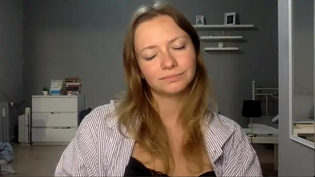 MillieShow online show from December 22, 2025, 11:02 pm