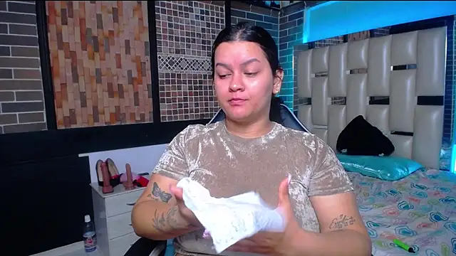 kriss sweetboobs10 online show from October 5, 2025, 11:30 am